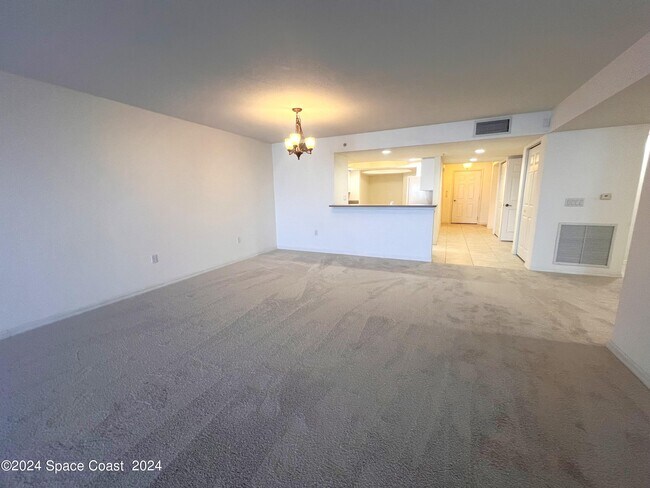 Building Photo - 7048 Sevilla Ct