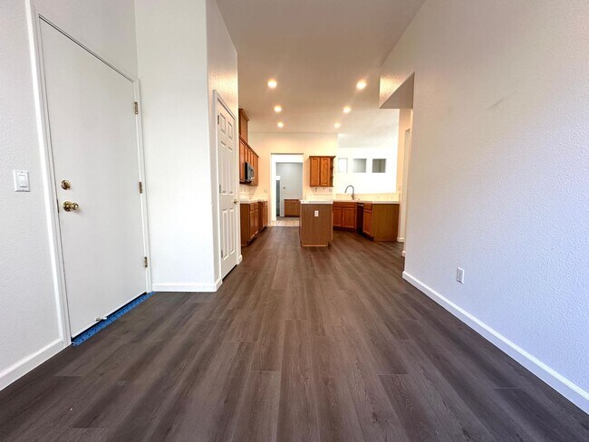 Building Photo - 3545 Laguna Ct