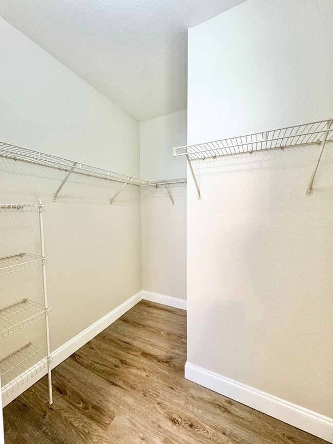 Building Photo - ** FAIRWAY PRESERVE ** 3 BED / 2 BATH COND...