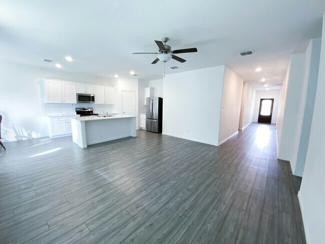 Building Photo - 11452 White River Dr