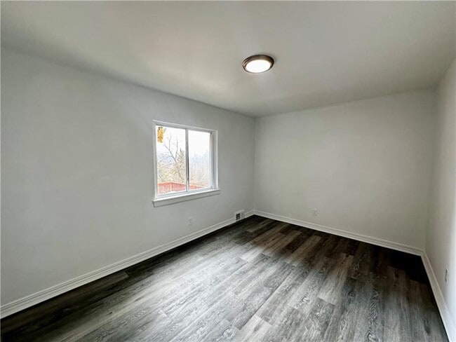 Building Photo - 1410 Fallowfield Ave