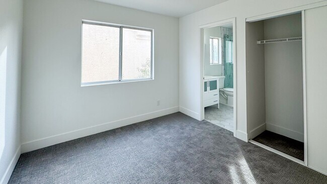 Building Photo - 3-Bed, 2.5-Bath Summerlin Home with Modern...