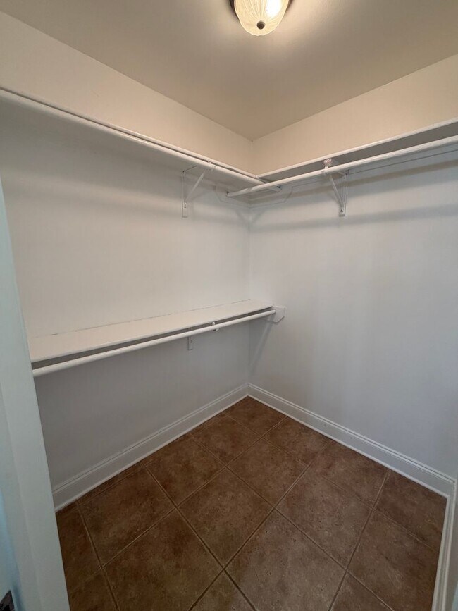 Building Photo - 614 Alex Way