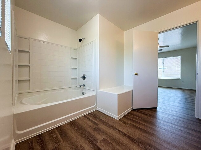 Building Photo - Freshly Updated 3-Bed, 2.5-Bath Home with ...