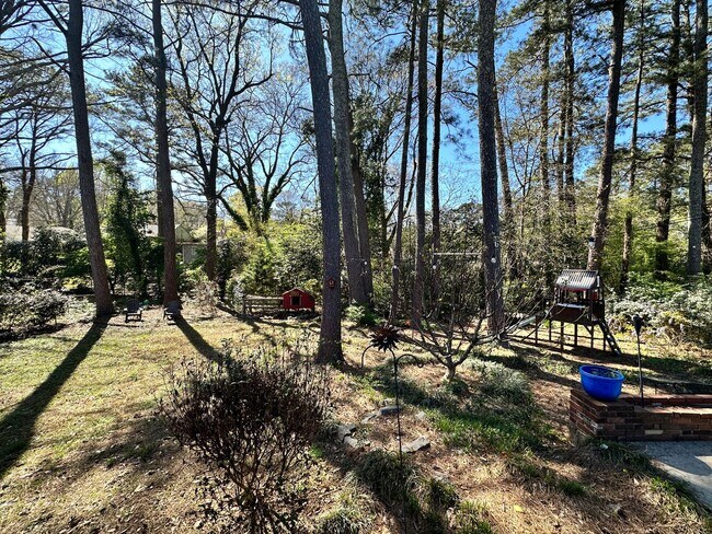 Building Photo - 3 bedroom 2 bath home in a great area filled with tons of extras you will LOVE!