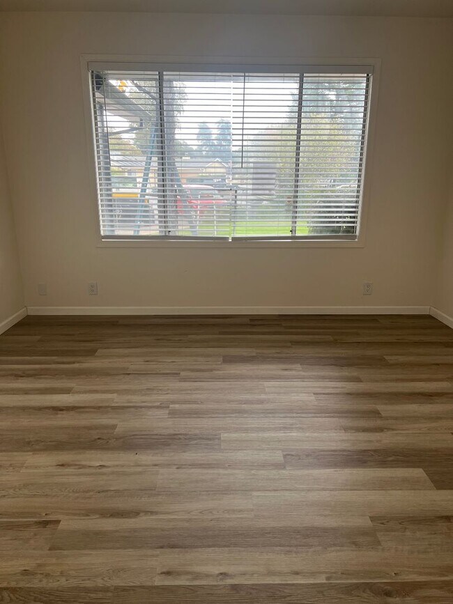 Building Photo - ALL NEW...Flooring/Fixtures/Paint...MUST SEE!