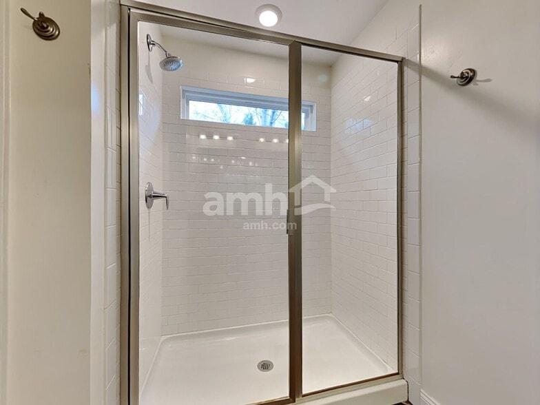 Building Photo - 103 Kirk Dr