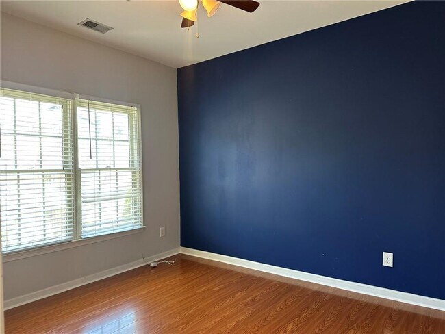Building Photo - 669 Maple Grove Way