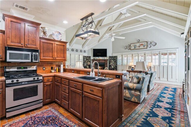 Building Photo - 125 Pine Valley