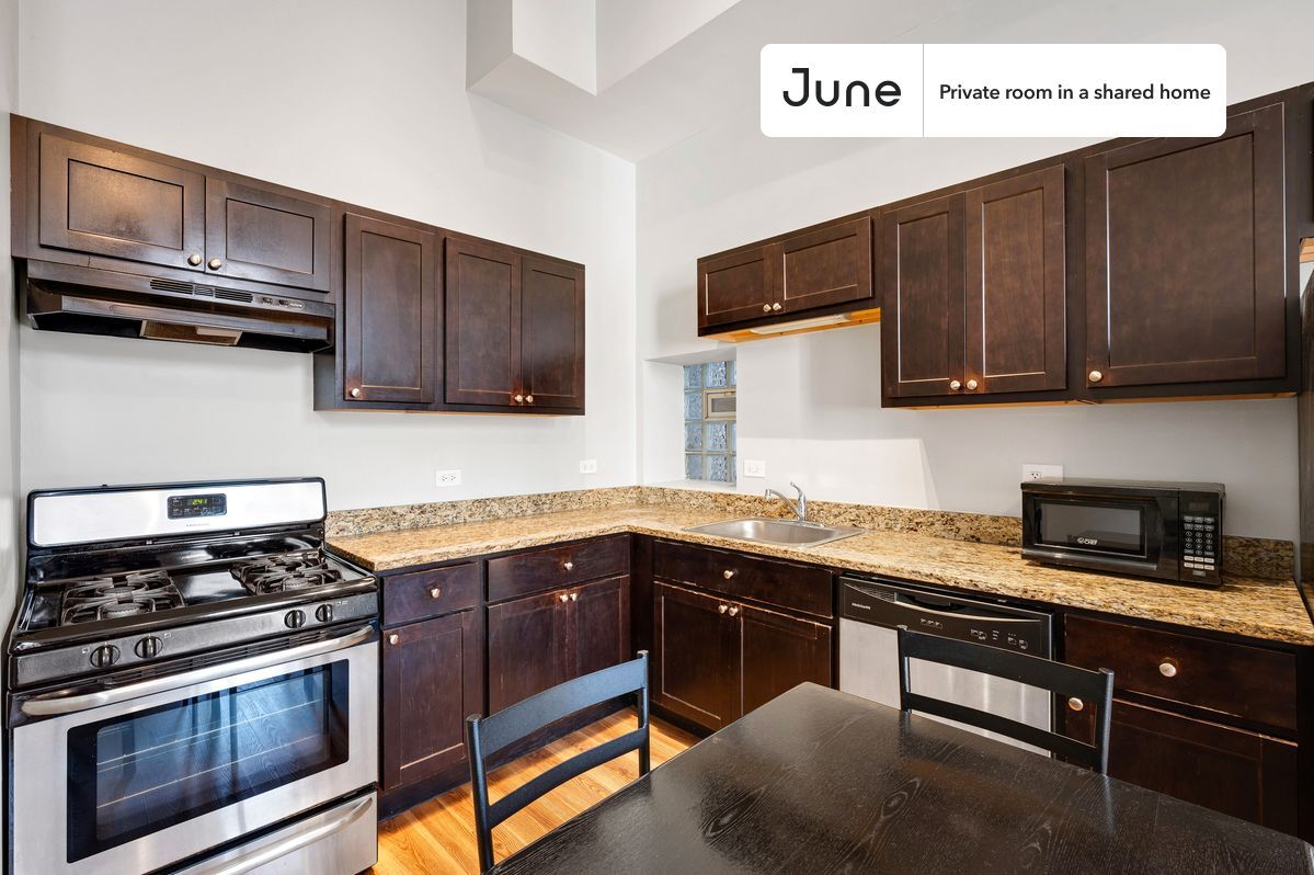 Building Photo - Room in Shared 4 bed/2 bath home