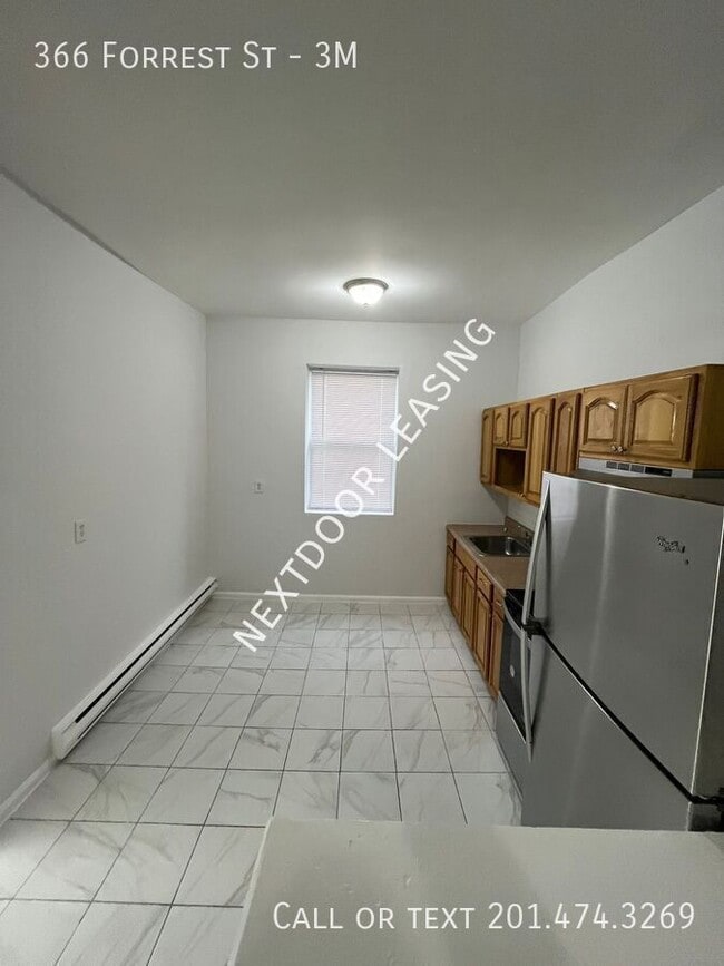 Building Photo - 366 Forrest St