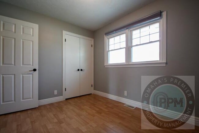 Building Photo - Discover this 3- Bd, 2.5-Ba Omaha, NE,