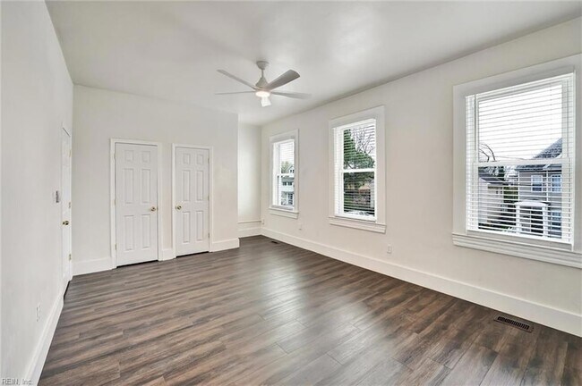 Building Photo - 412 W 29th St