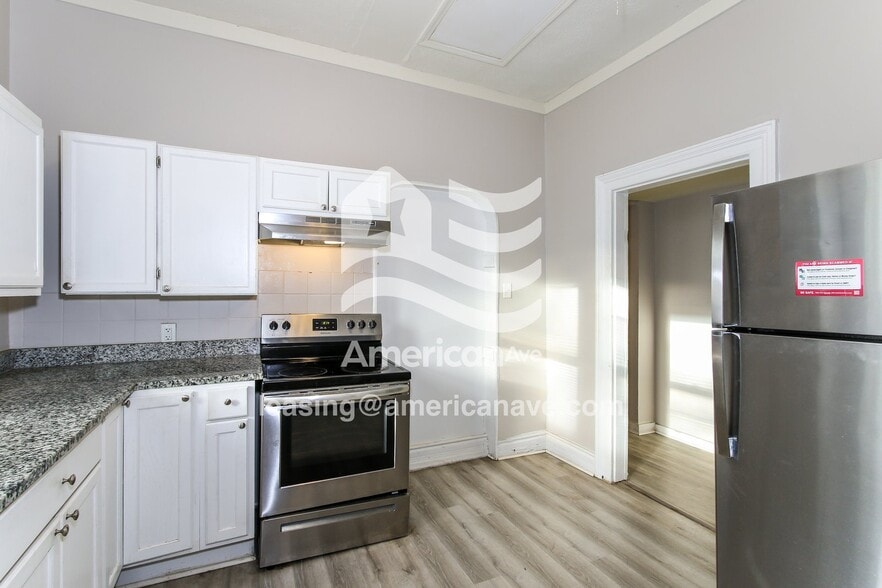 Building Photo - 1858 Watkins St