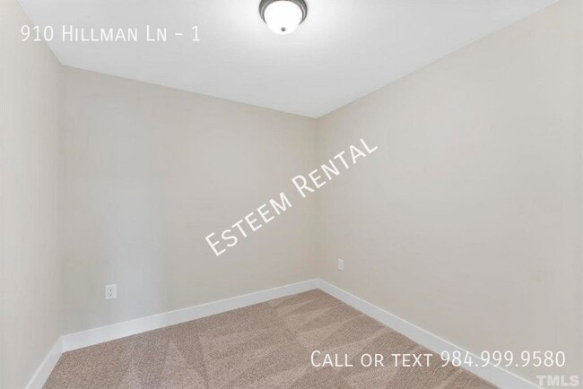 Building Photo - 910 Hillman Ln