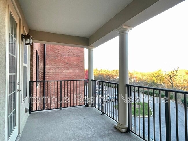 Building Photo - 307 Seven Springs Way