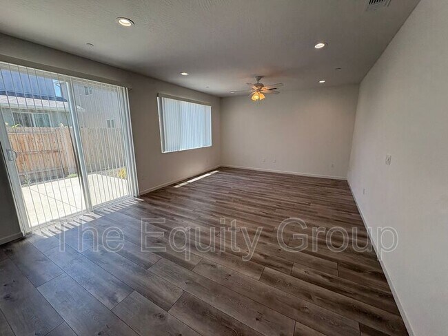 Building Photo - 1105 W Sedona Ave