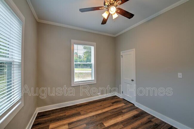 Building Photo - 206 N Hankinson St