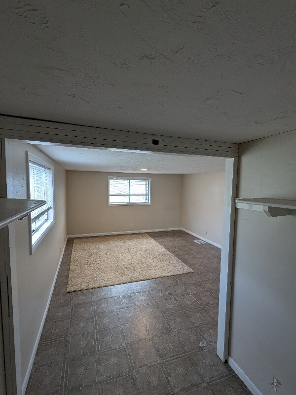 Building Photo - 106 E 1st S