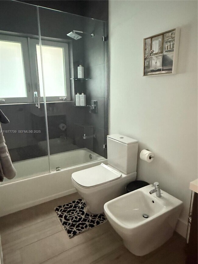 Building Photo - 3231 Salzedo St