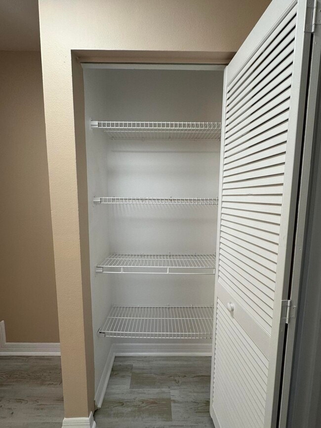 Building Photo - 954 Louisiana Ave