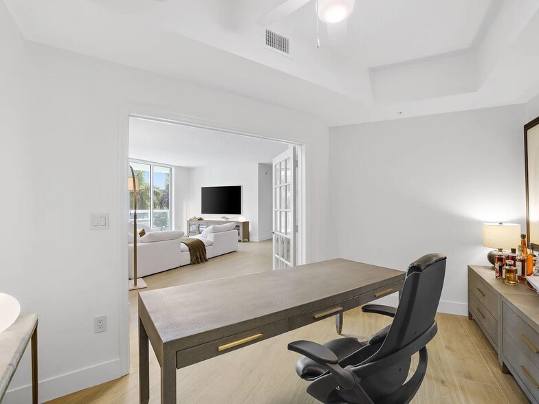 Building Photo - 347 N New River Dr E