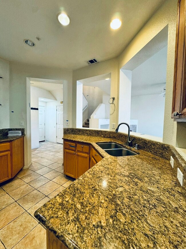 Building Photo - 10739 Dulsie Ln