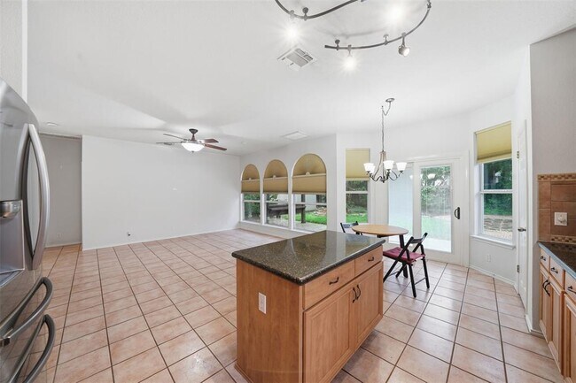 Building Photo - 5801 Marchmont Ln