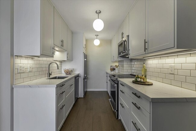 Building Photo - 565 Bellevue Ave