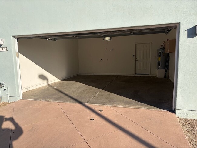 Building Photo - 2 Bedroom 2.5 Bath Townhome!