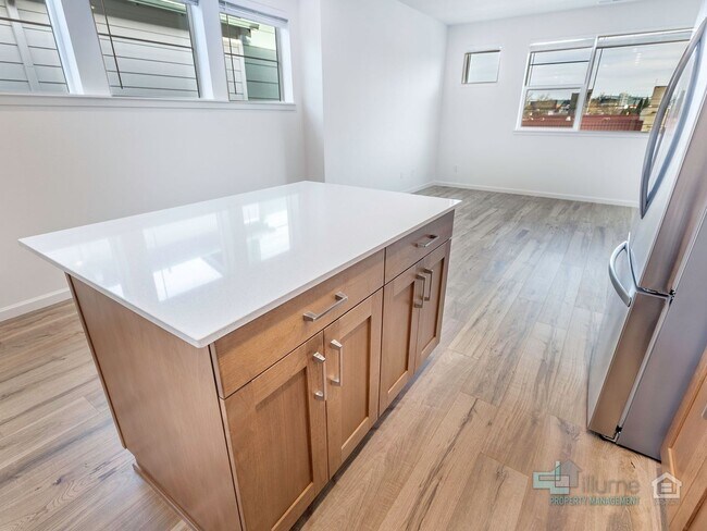 Building Photo - Bright 2-Bedroom, 2.5-Bathroom Home in Hillsboro