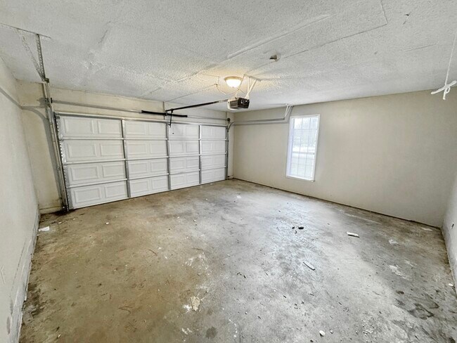 Building Photo - 4964 Barkshire Dr