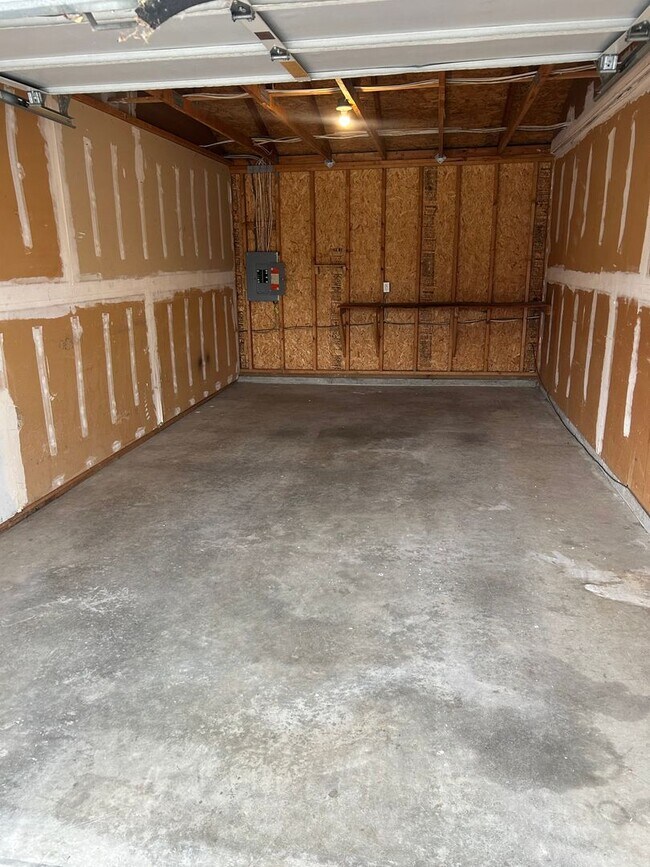 Building Photo - Two Bedroom One Bathroom Duplex For Rent in Bellingham