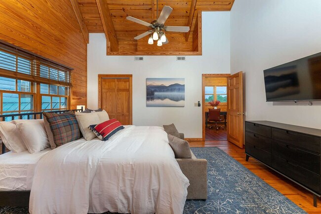 Building Photo - 2224 Brevard Rd