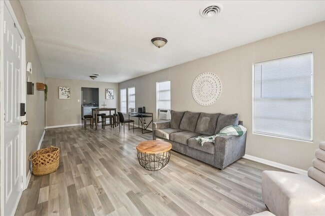 Primary Photo - 1010 West Dr