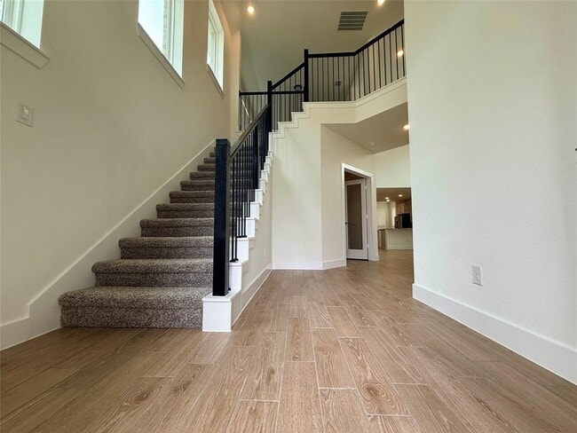 Building Photo - 31015 Myers Hvn Ln
