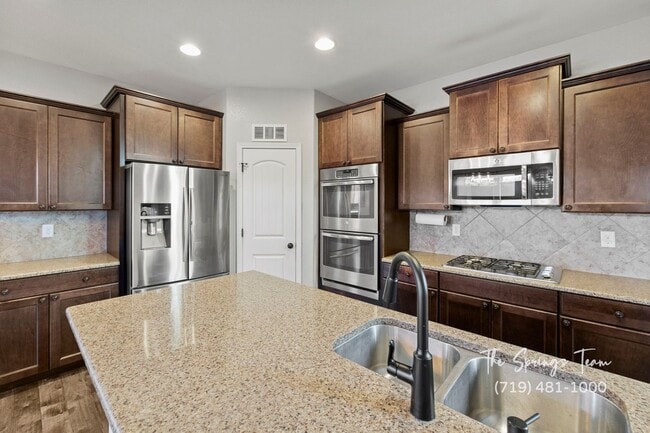 Building Photo - STUNNING 4BD HOME w/ NO ELECTRIC BILL! - Security Deposit Waiver Available