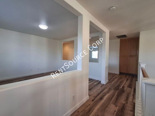 Building Photo - 1114 Cambridge Ct