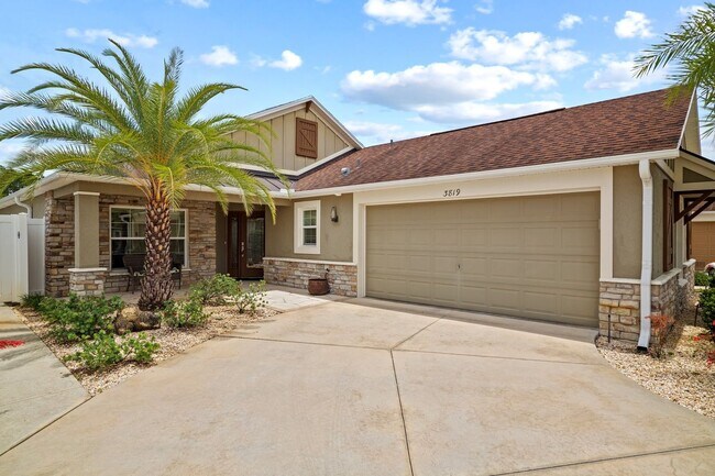 Building Photo - Exquisite 3 Bedroom 2 Bath Waterfront Home...