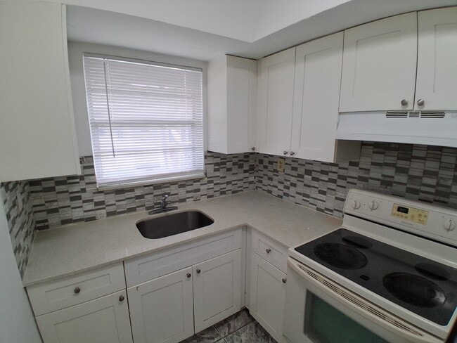 Primary Photo - 4130 SW 24th Ct