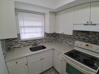 Building Photo - 4130 SW 24th Ct