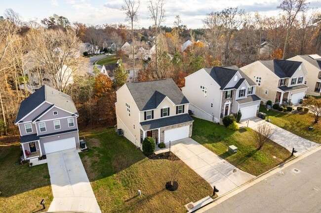 Building Photo - Spacious Home in Williamsburg - WASHINGTON RIDGE