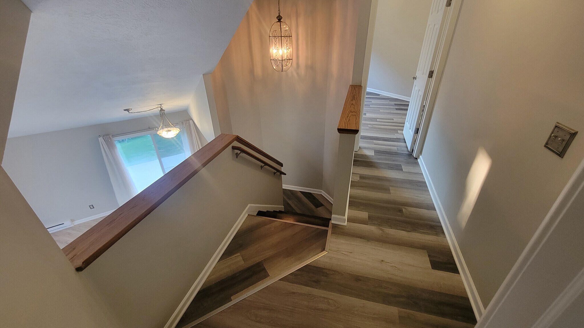 Building Photo - 615 Hilltop Ter