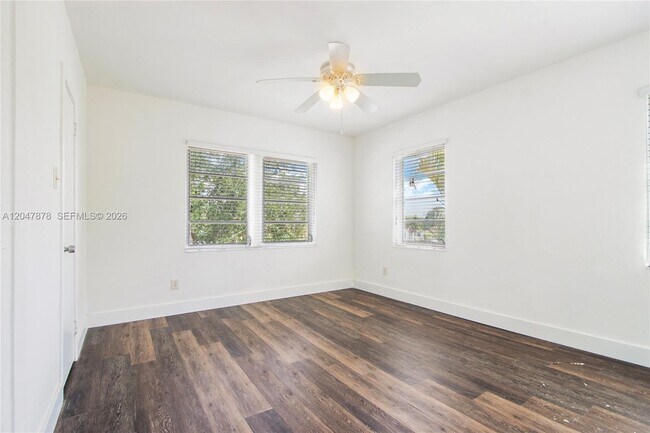 Building Photo - 2352 SW 26th Ln