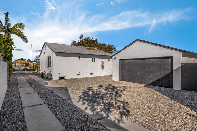 Building Photo - 3650 W 111th Pl