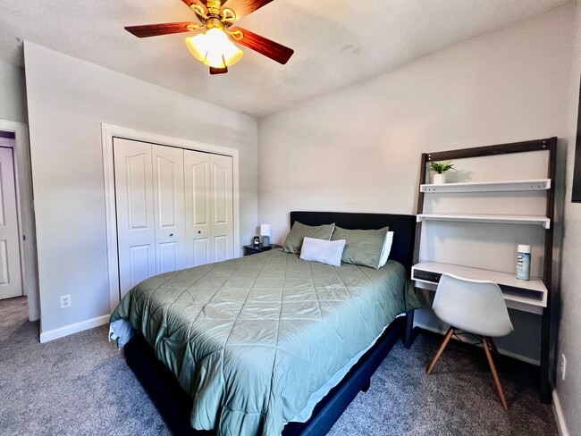 Building Photo - Beautiful home in the Chancellor Walk neig...