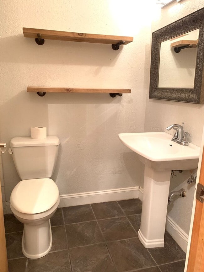Building Photo - Two bedroom in the Placer downtown-dog neg...