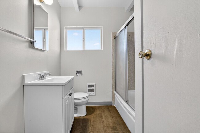 Building Photo - 1106-1112 NE 81st