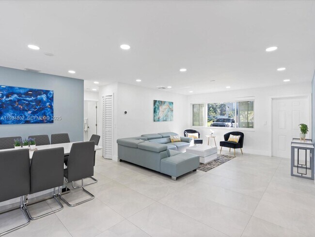 Building Photo - 4121 SW 54th Ct