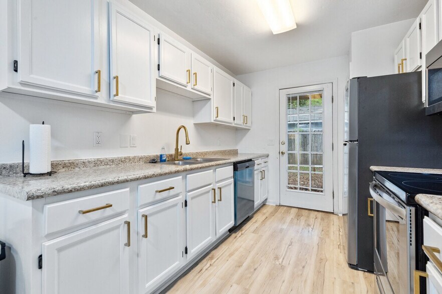 Building Photo - 1300 Nylic St